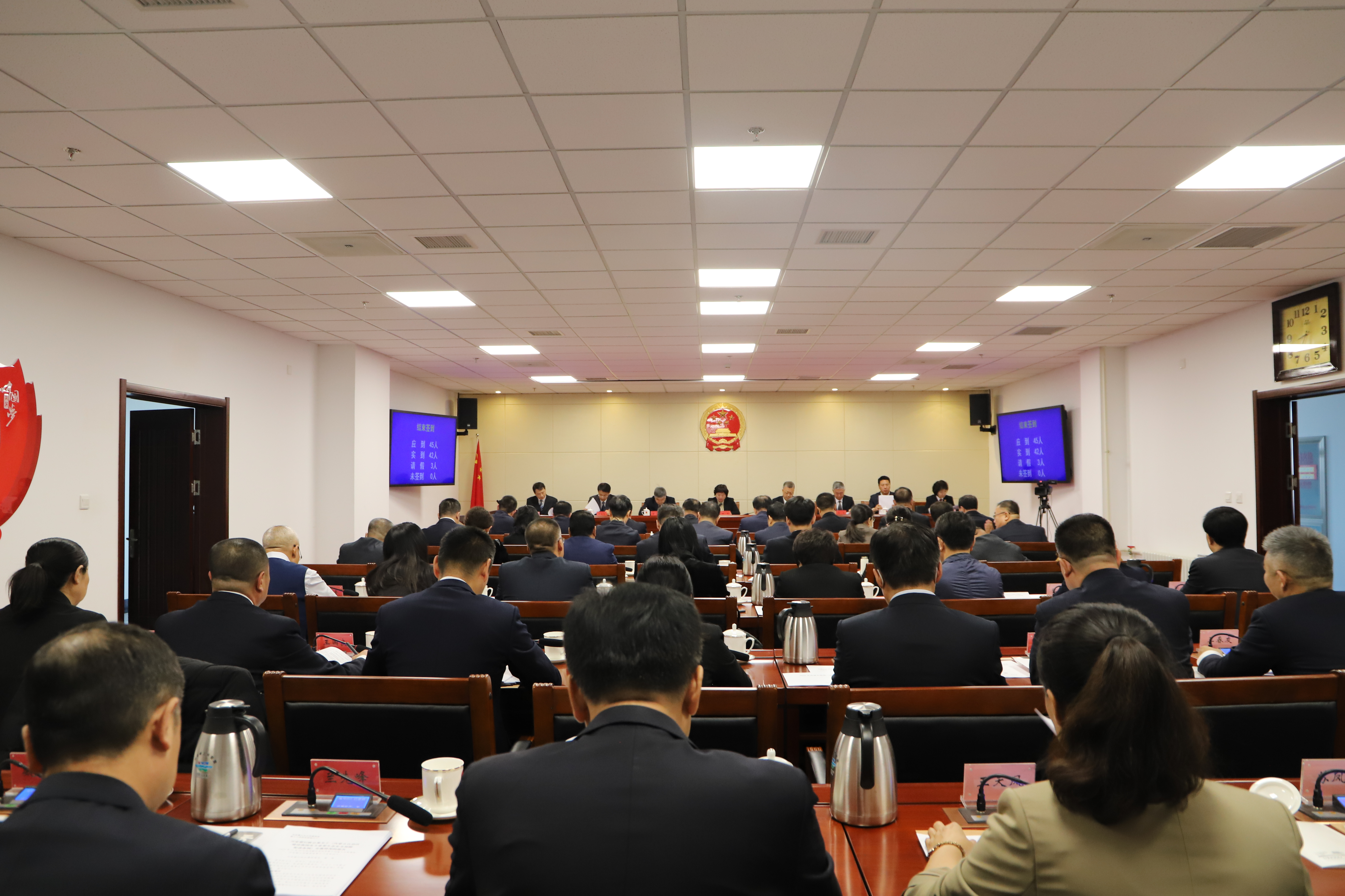 兴安盟人大工作委员会第十二次会议召开